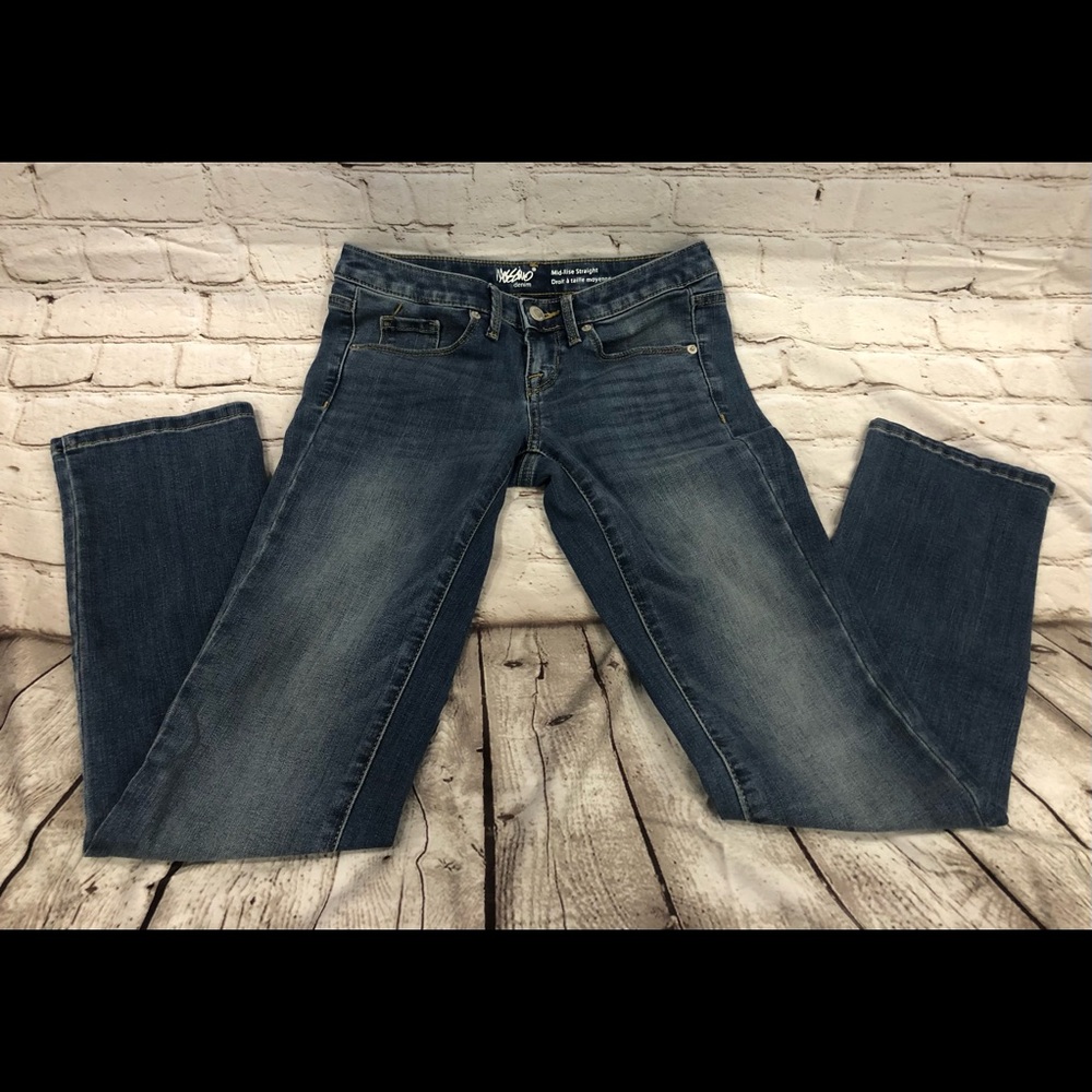 ✨Mossimo - Mid Rise Straight Leg Jeans - Gently Used - Measurements in Pics✨